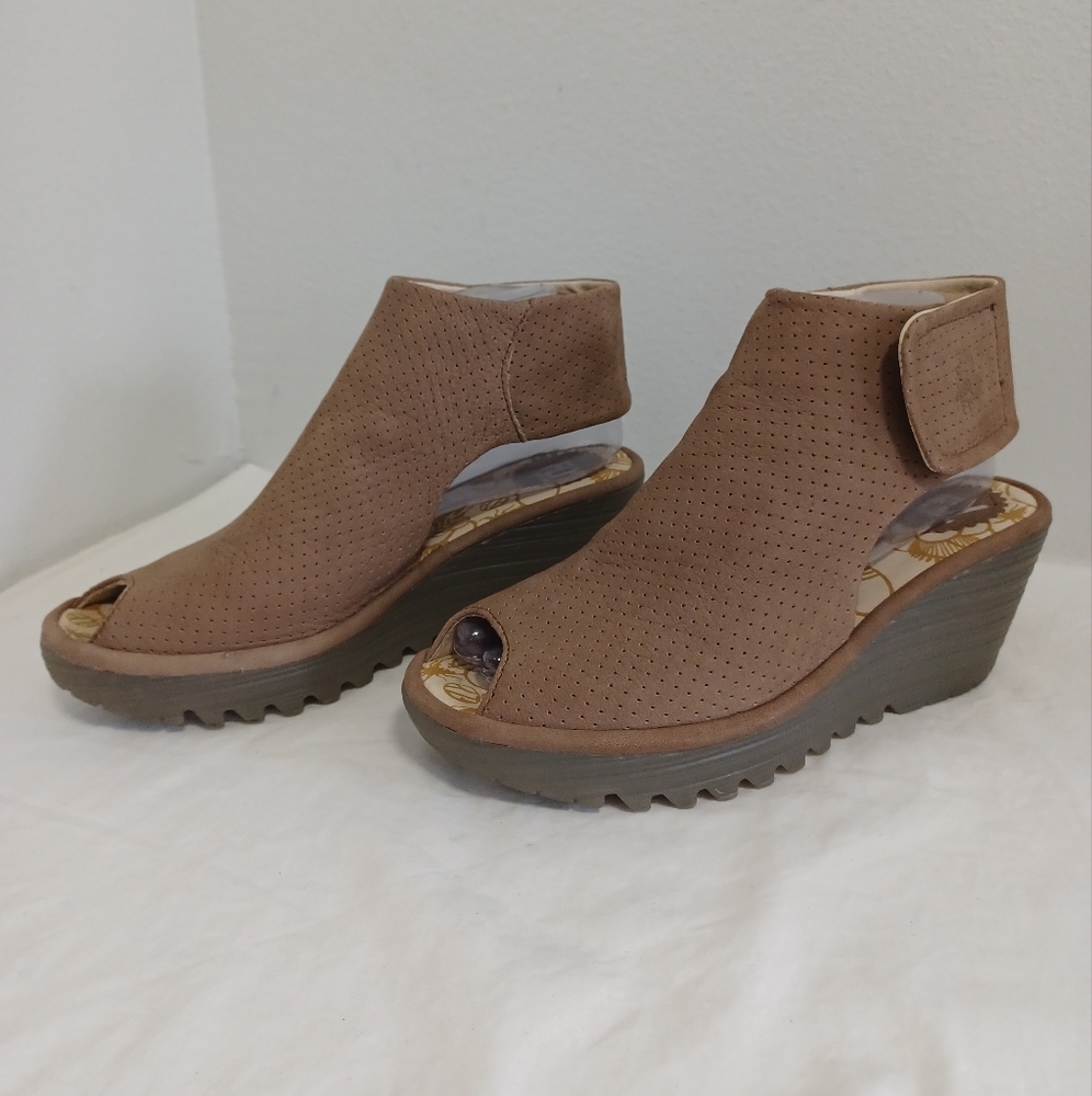 Fly London wedge sandals ankle strap peeptoe perforated leather Tan Sz 38